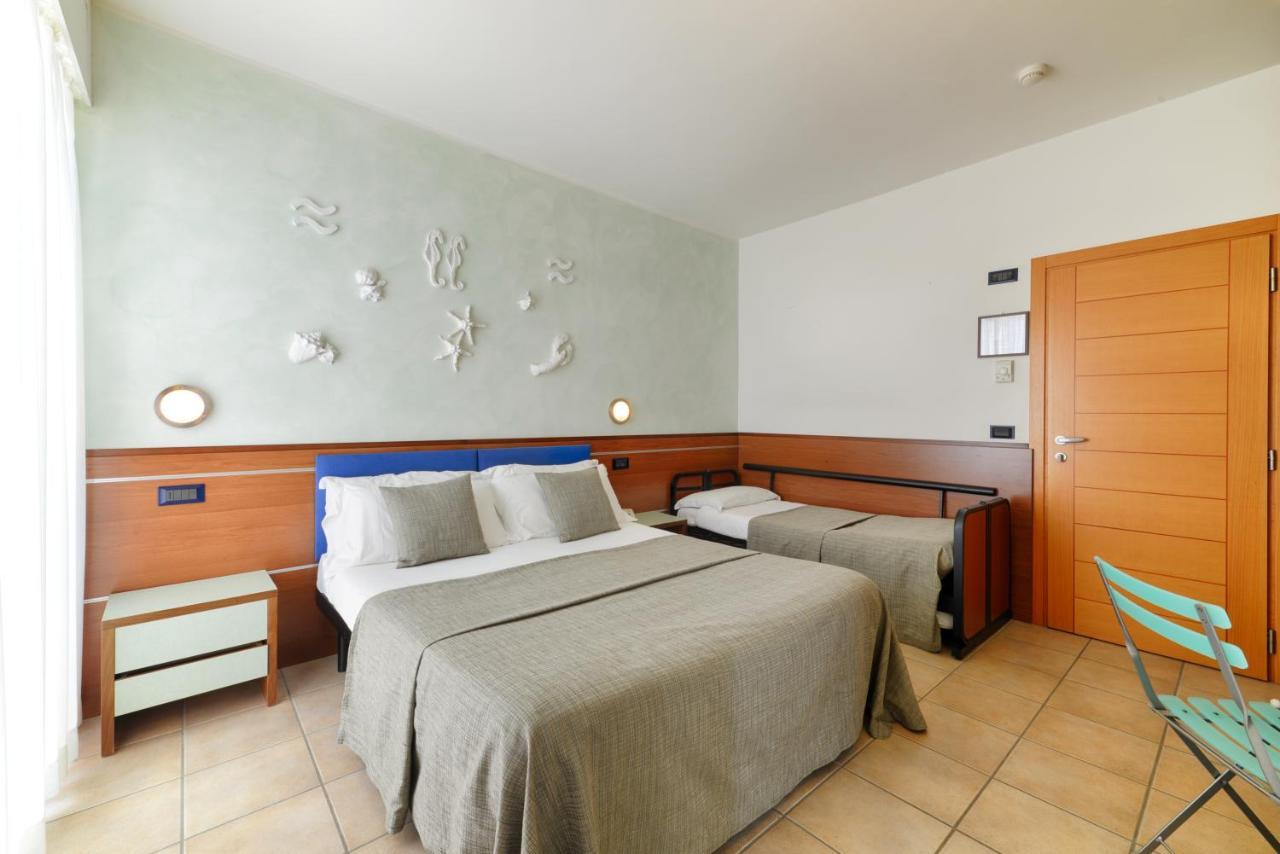Hotel Rex - Fronte Mare 里乔内 外观 照片