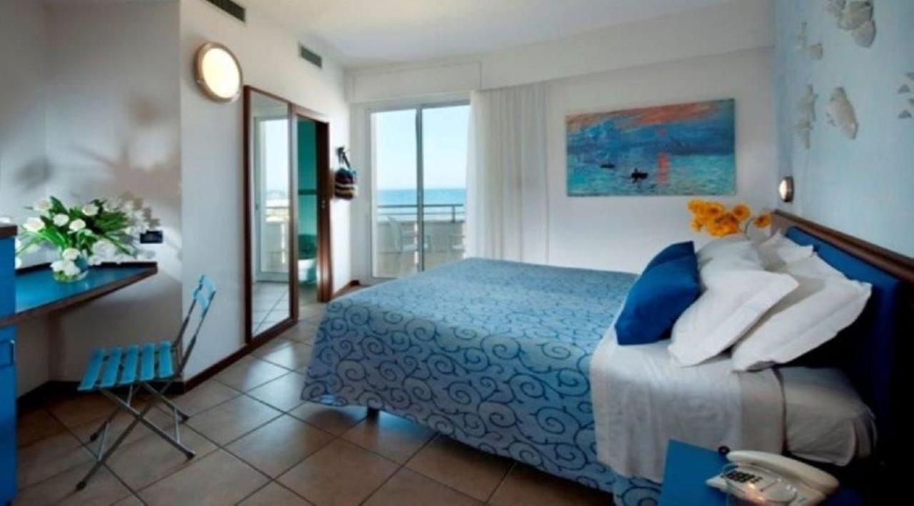 Hotel Rex - Fronte Mare 里乔内 外观 照片